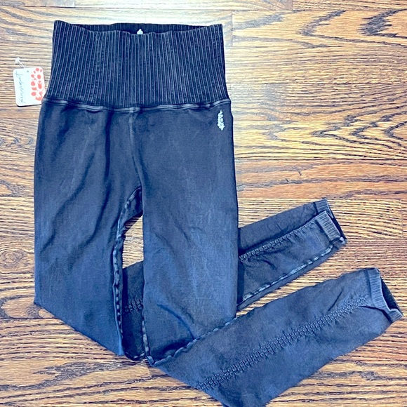 NWT Free People Good Karma Leggings - Washed Black - Picture 9 of 9
